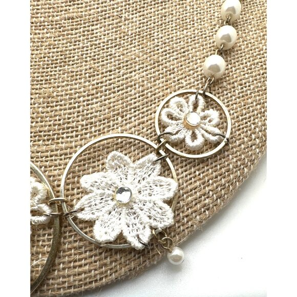 Faux Pearl Beaded Necklace Rhinestone Center Silvery Gold Tone Ring Lace Flowers - Picture 4 of 8